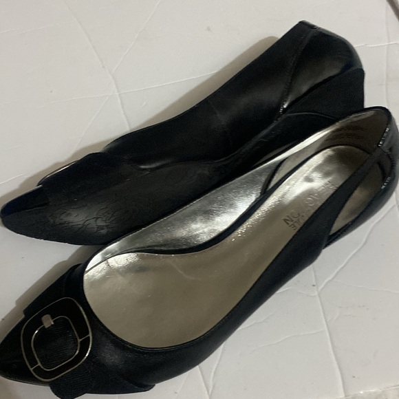 Cute Kenneth Cole reaction black patent and regular leather kitten heels - Picture 6 of 7